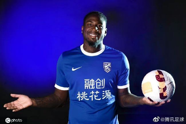 来自瑞士的博特利身高到达了184cm，是一位中锋球员。